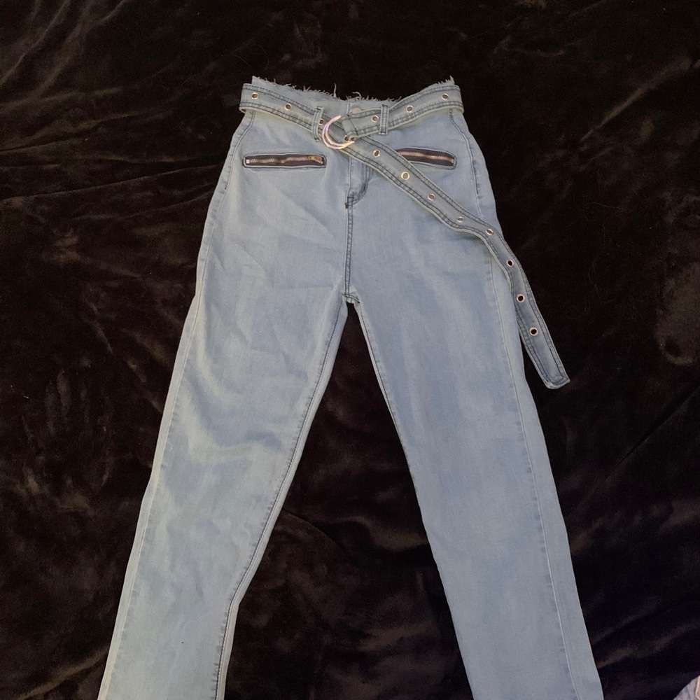 Straight leg jeans with matching belt